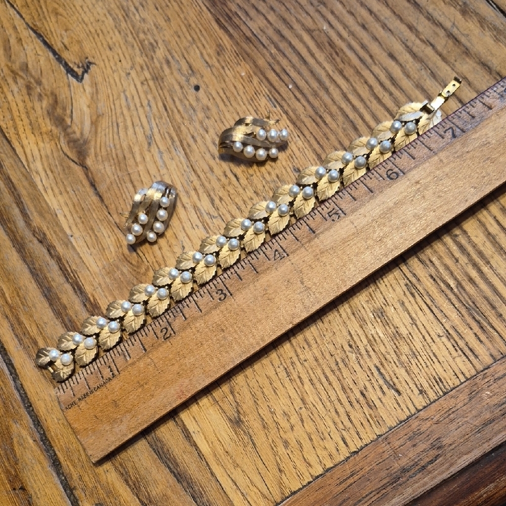 Trifari Gold and Pearl Leaf Jewelry Set - Picture 6 of 7